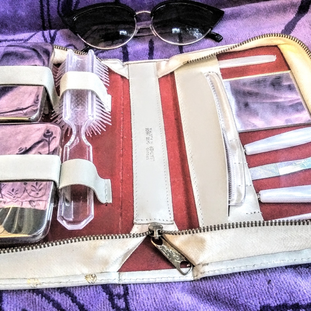 1960S VINTAGE TRAVEL LEATHER AUSTRIA NAIL HAIRBRUSH ZIPPERED TRAIN KIT